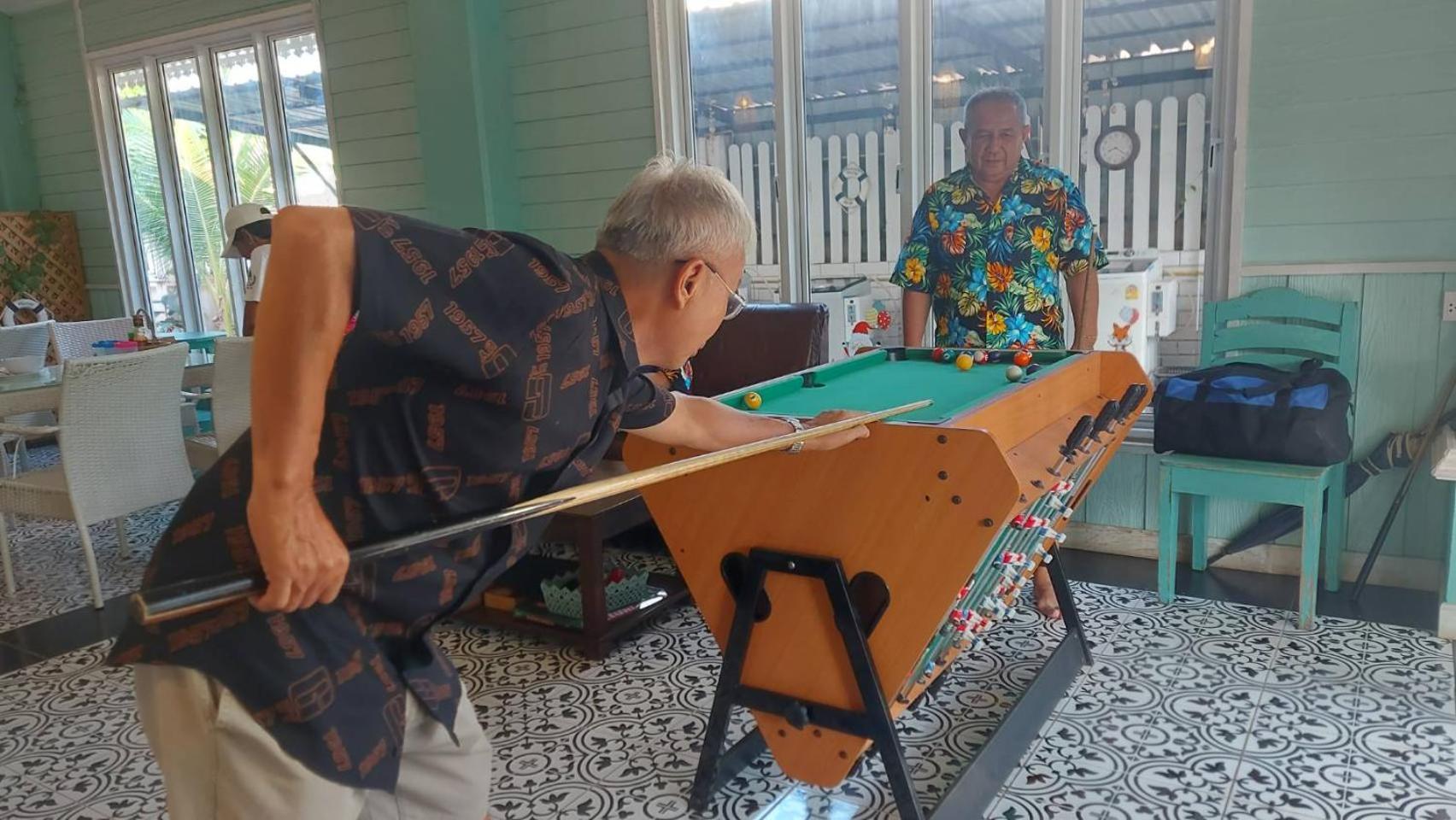 คิวทอง บังกะโล 格兰岛 外观 照片