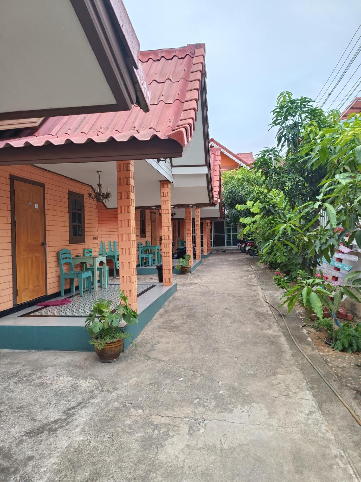 คิวทอง บังกะโล 格兰岛 外观 照片
